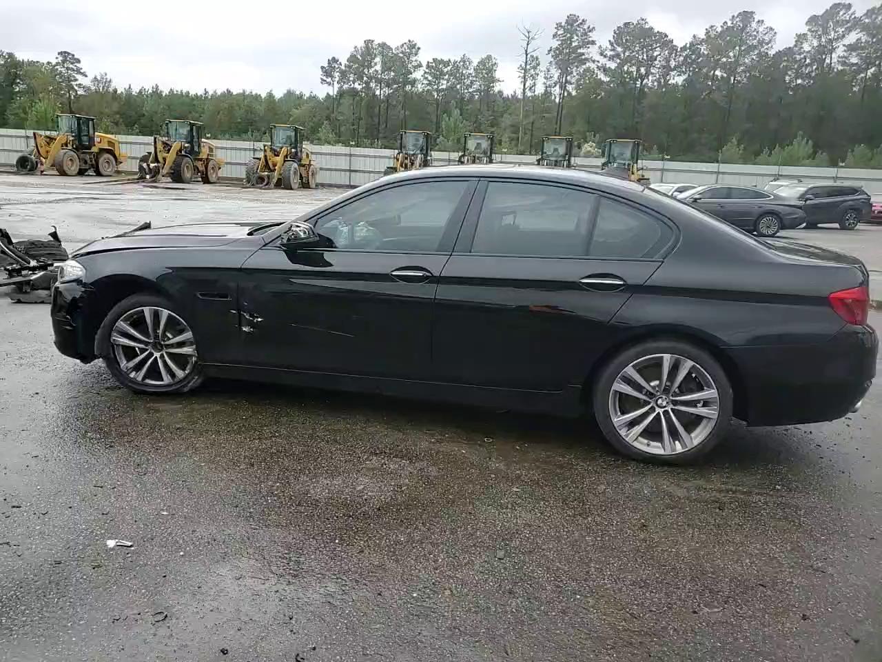 Фото: WBA5A5C51GG354809