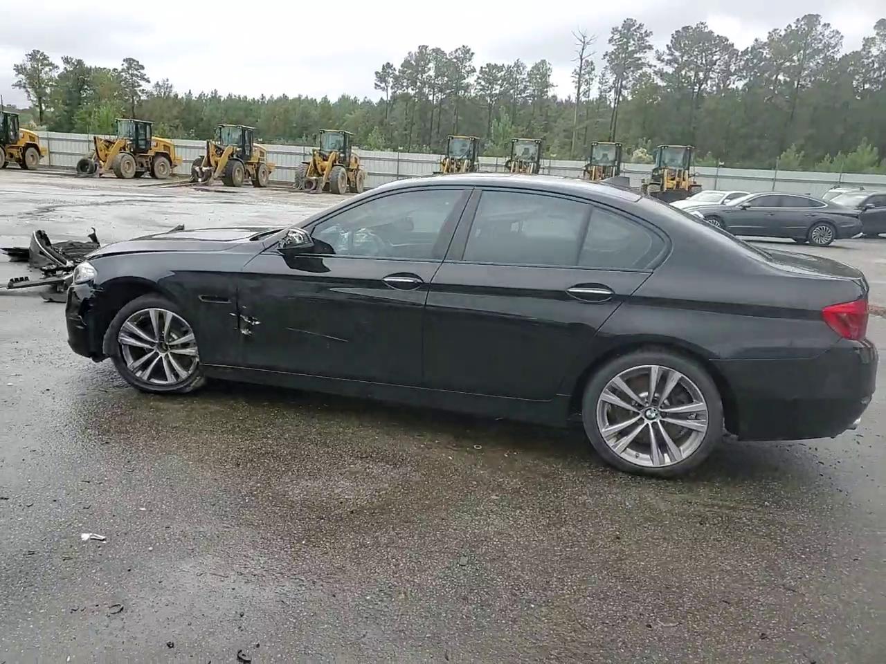 Фото: WBA5A5C51GG354809