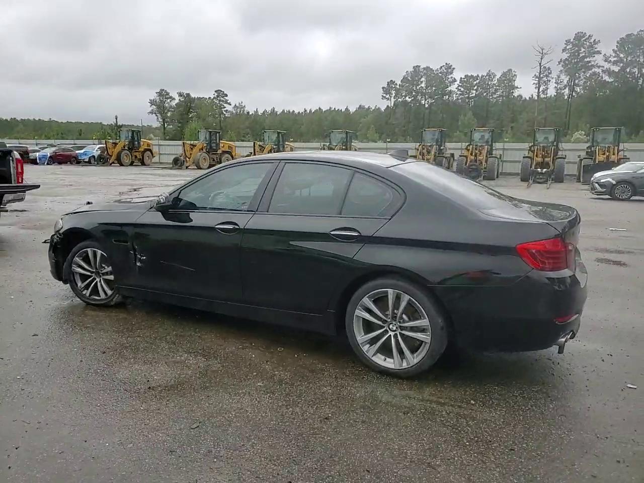 Фото: WBA5A5C51GG354809