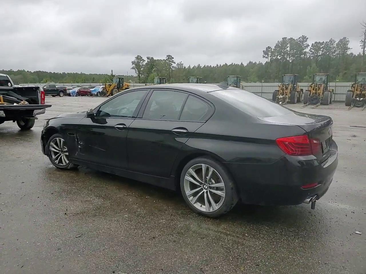 Фото: WBA5A5C51GG354809