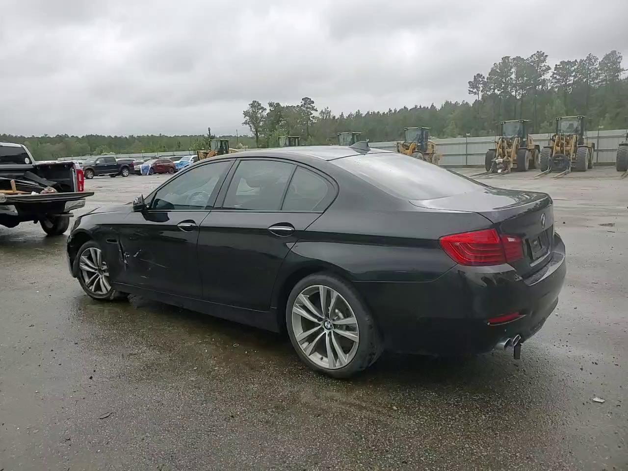 Фото: WBA5A5C51GG354809