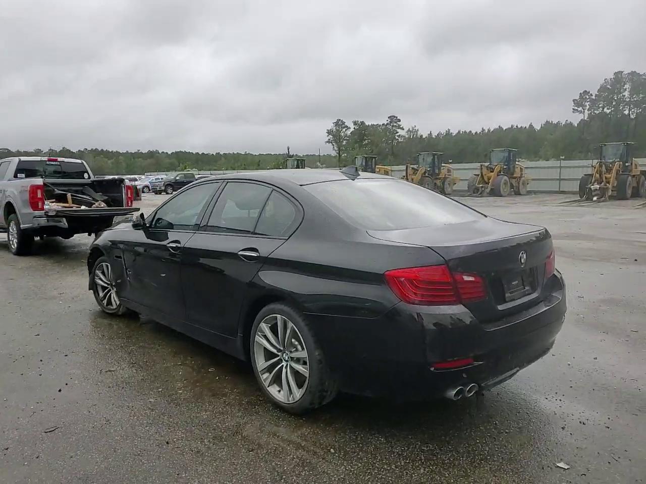 Фото: WBA5A5C51GG354809