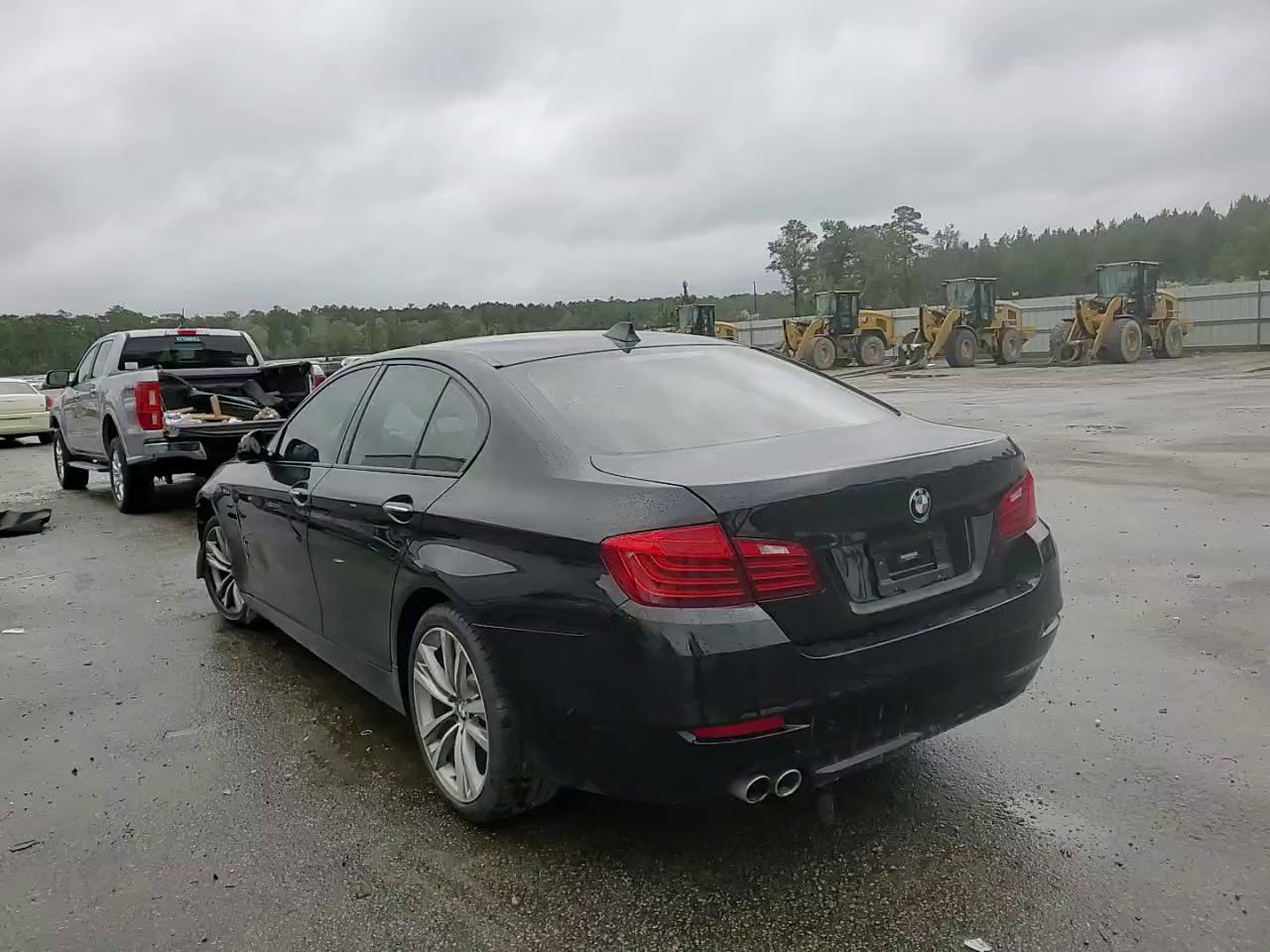 Фото: WBA5A5C51GG354809