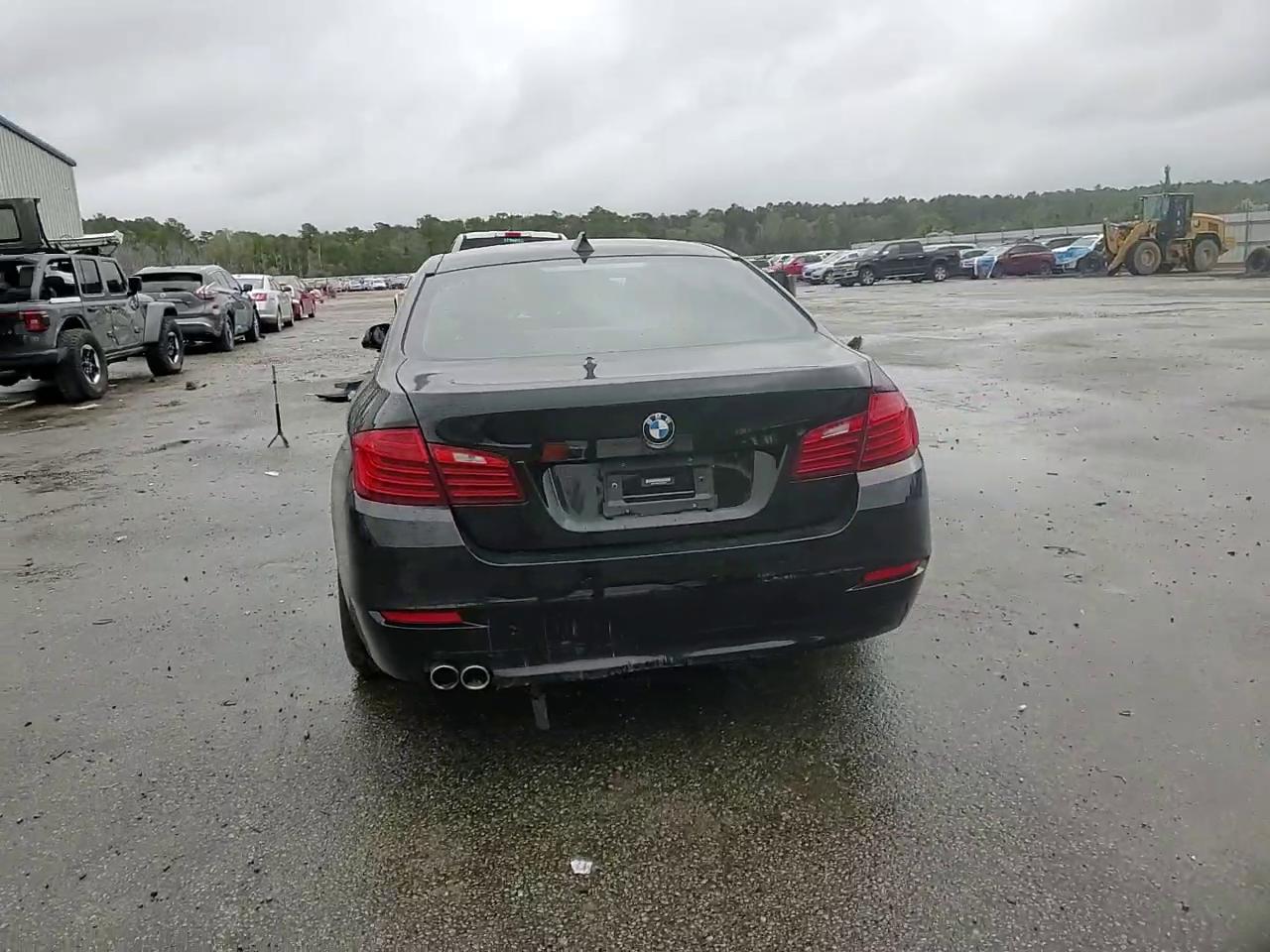 Фото: WBA5A5C51GG354809