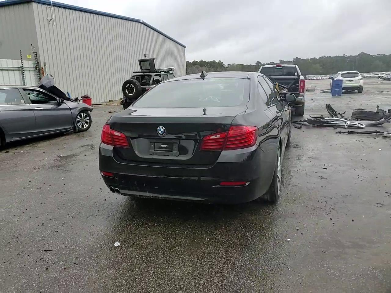 Фото: WBA5A5C51GG354809