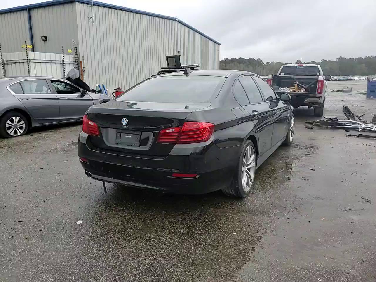 Фото: WBA5A5C51GG354809