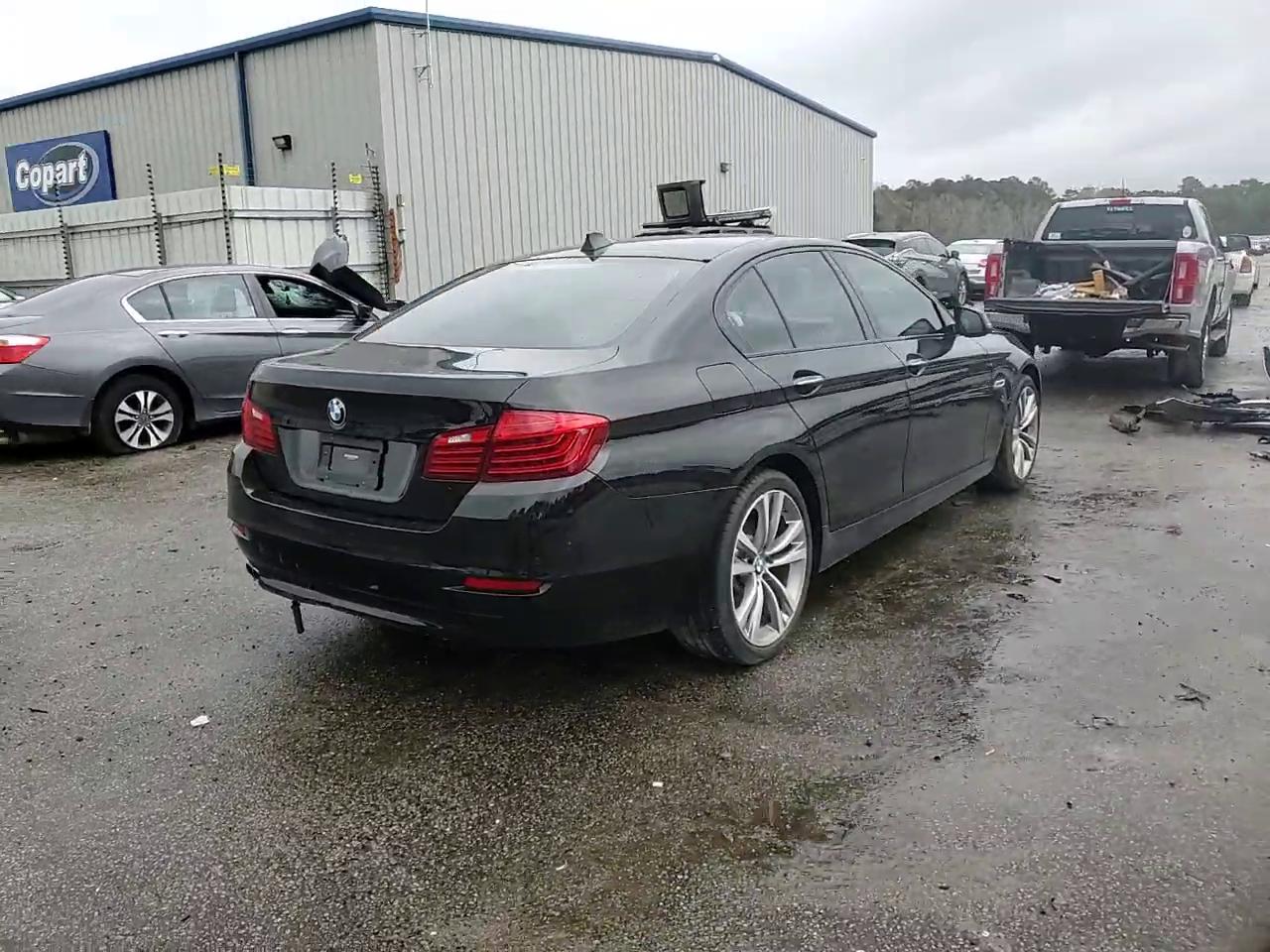 Фото: WBA5A5C51GG354809