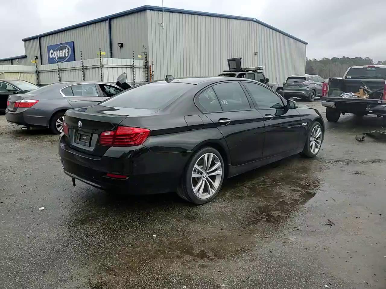 Фото: WBA5A5C51GG354809