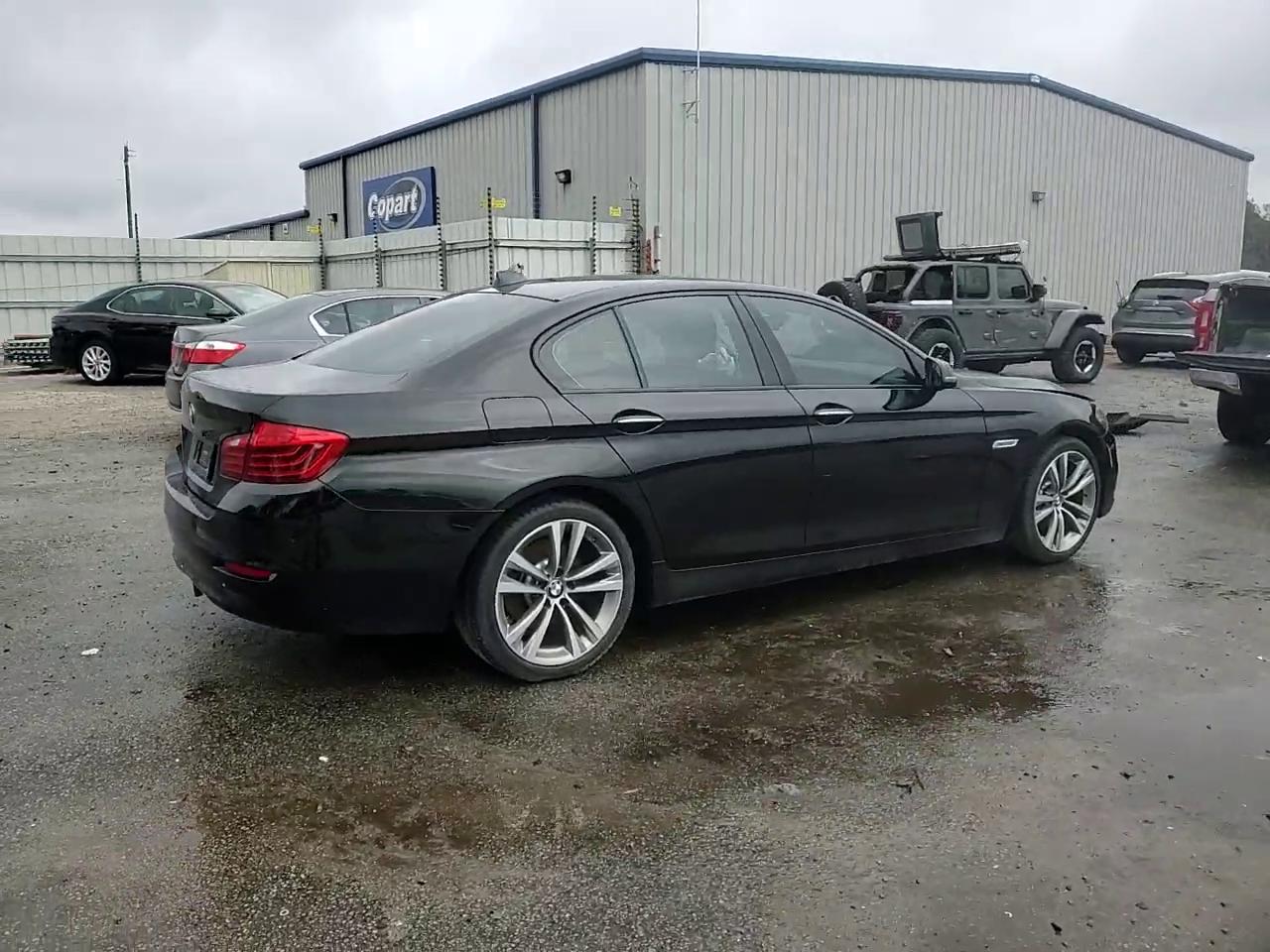 Фото: WBA5A5C51GG354809