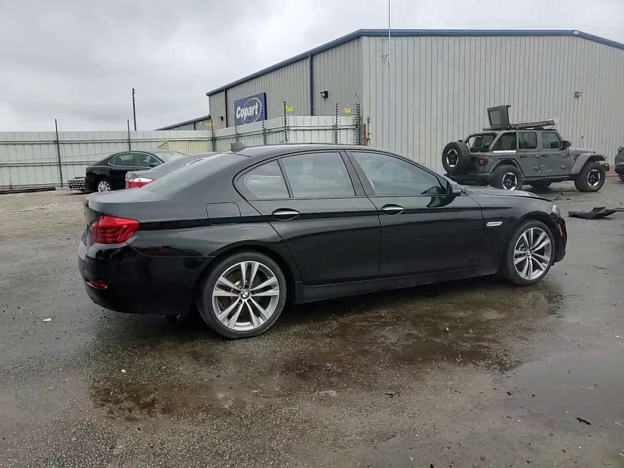 Фото: WBA5A5C51GG354809