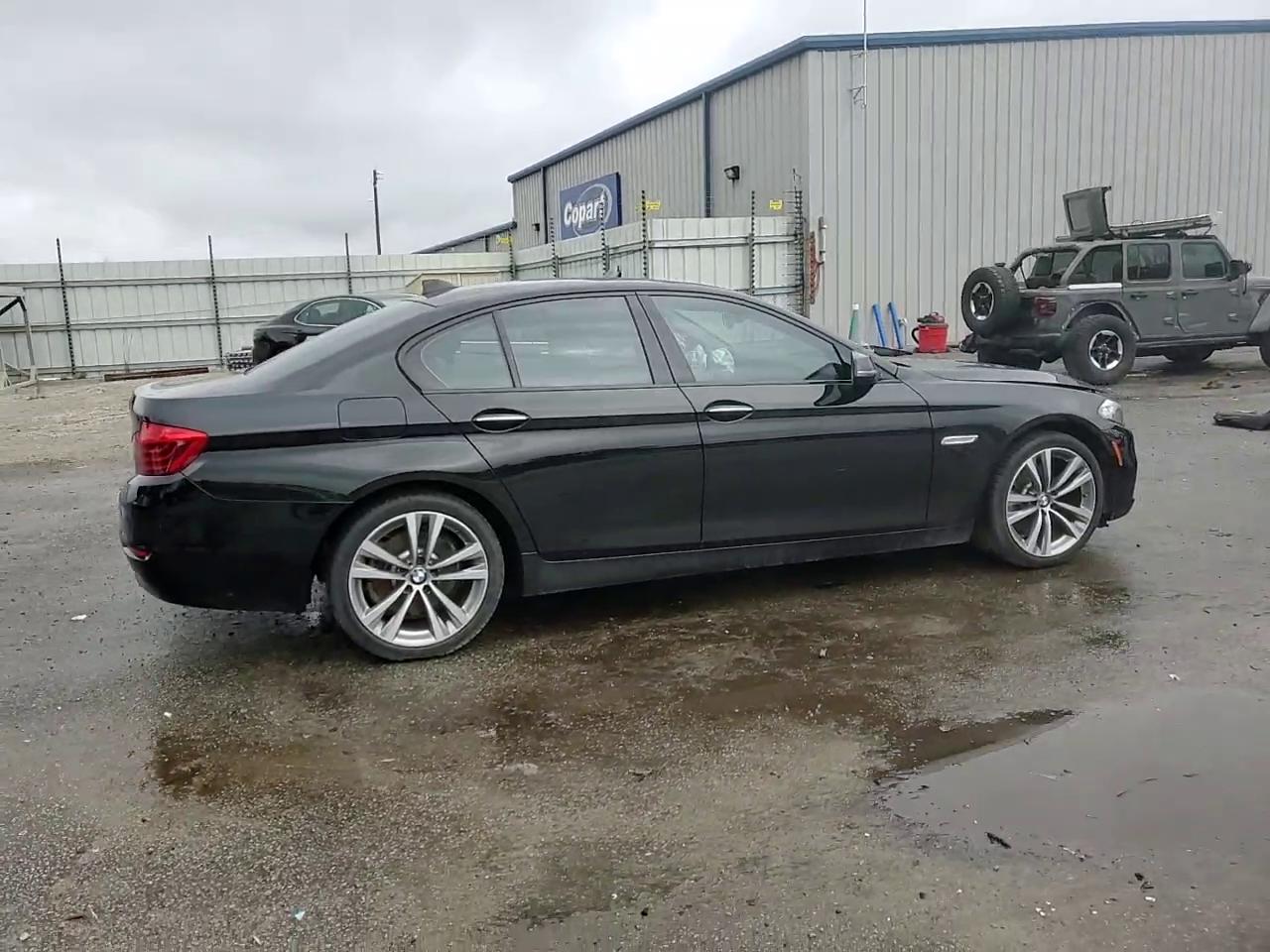 Фото: WBA5A5C51GG354809