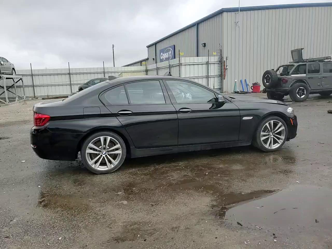 Фото: WBA5A5C51GG354809