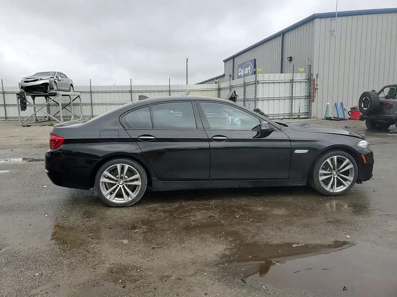 Фото: WBA5A5C51GG354809