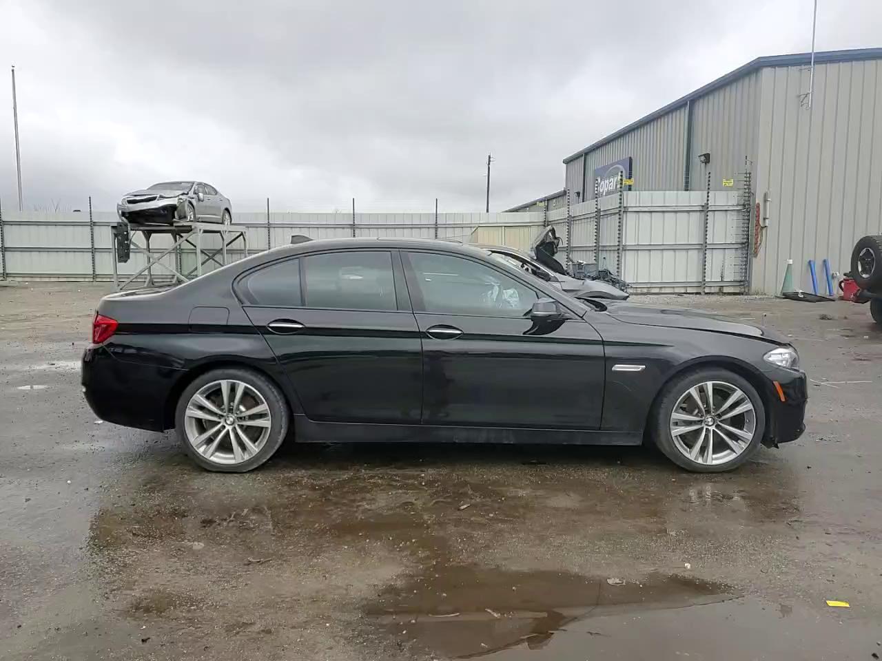 Фото: WBA5A5C51GG354809