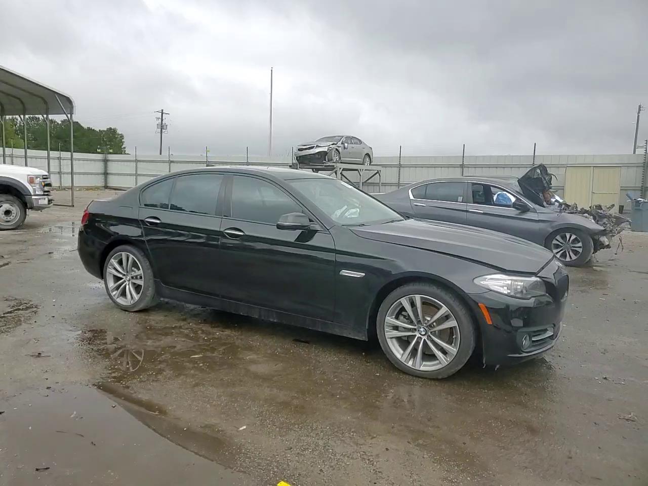 Фото: WBA5A5C51GG354809