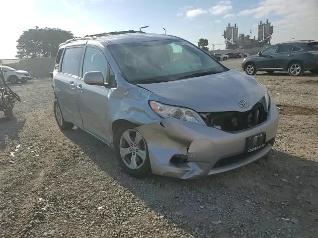 2017 Toyota Sienna Le VIN: 5TDKZ3DC9HS898496 Lot: 84994035