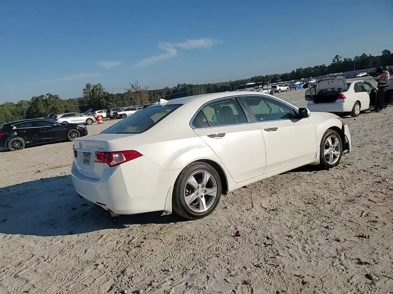 Фото: JH4CU2F41DC005525