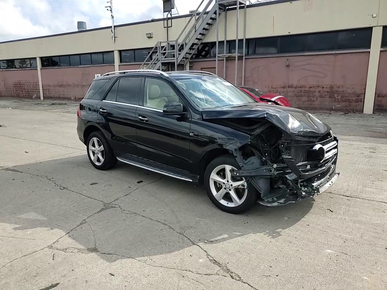 Фото: 4JGDA5HB8HA863499