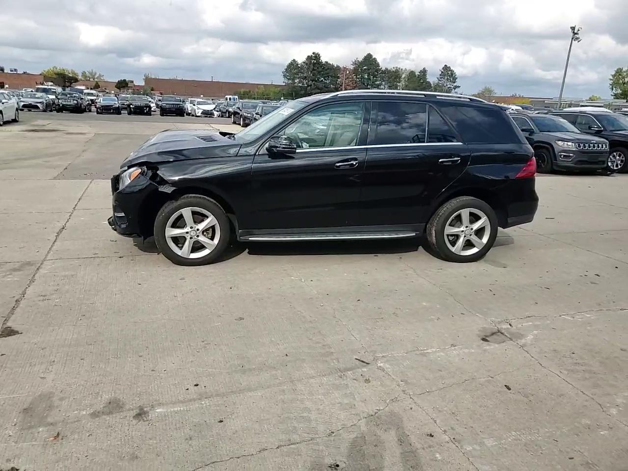 Фото: 4JGDA5HB8HA863499