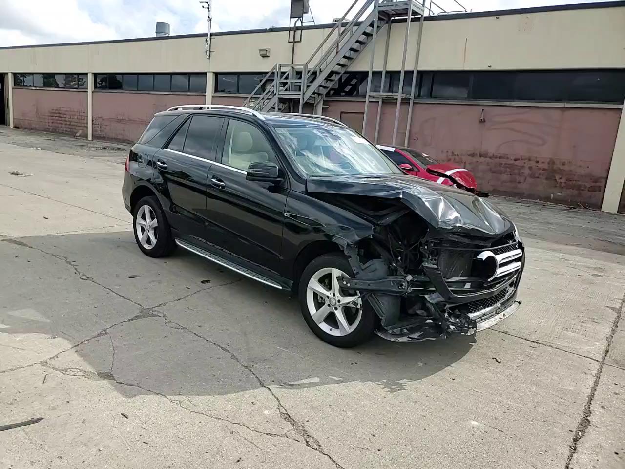 Фото: 4JGDA5HB8HA863499