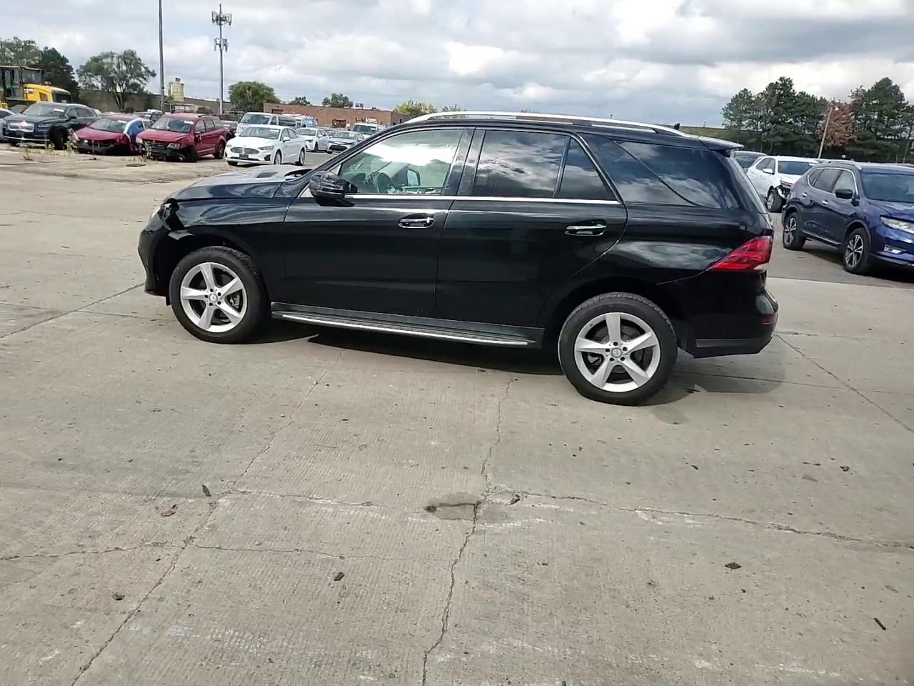 Фото: 4JGDA5HB8HA863499