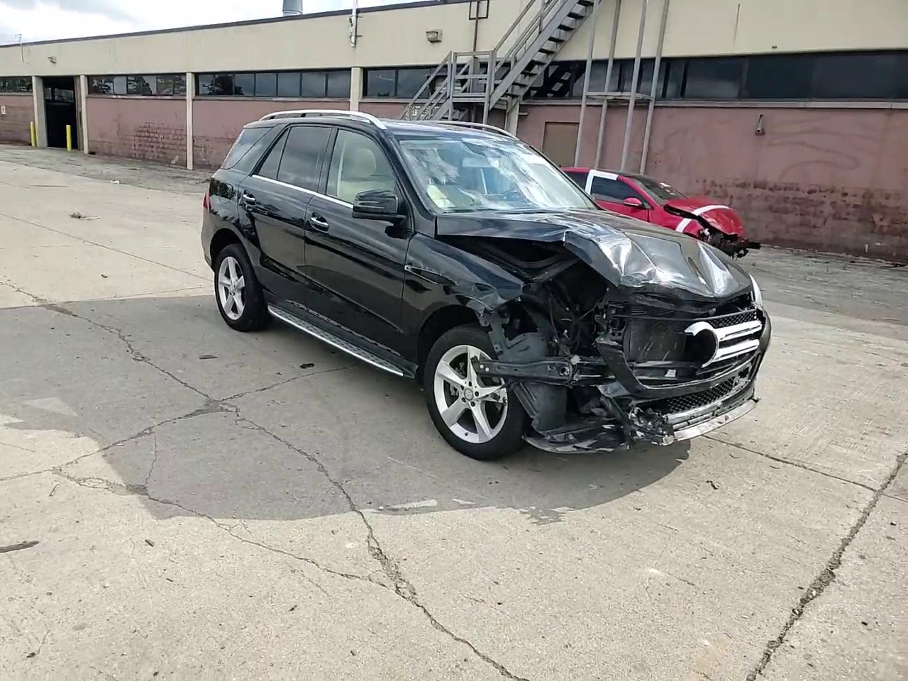 Фото: 4JGDA5HB8HA863499