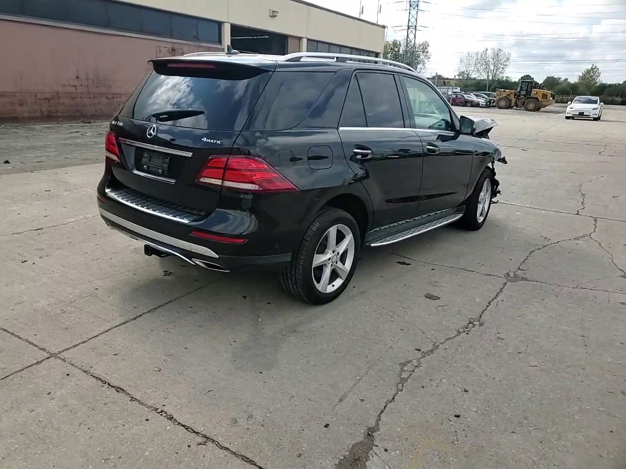 Фото: 4JGDA5HB8HA863499