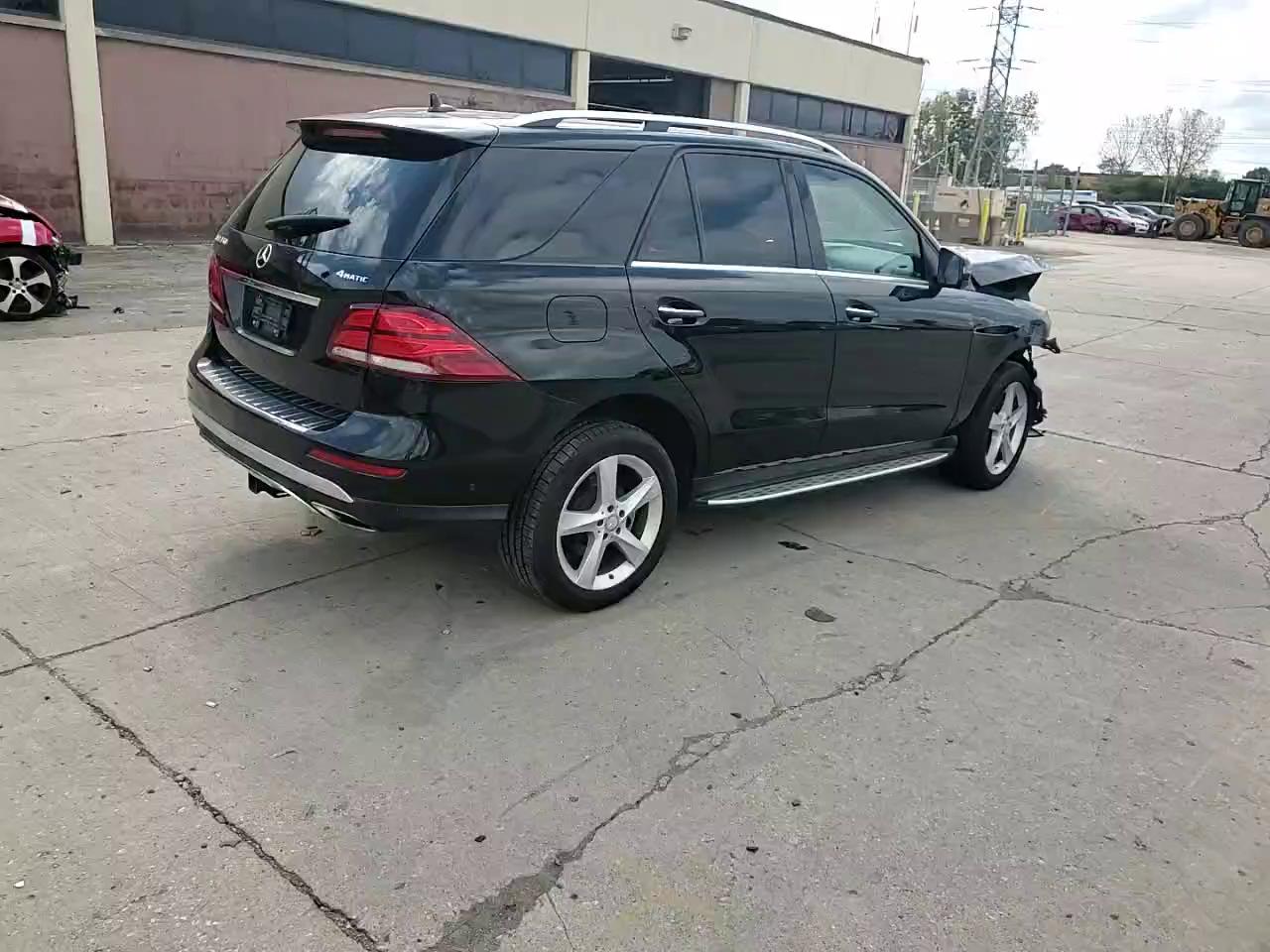 Фото: 4JGDA5HB8HA863499