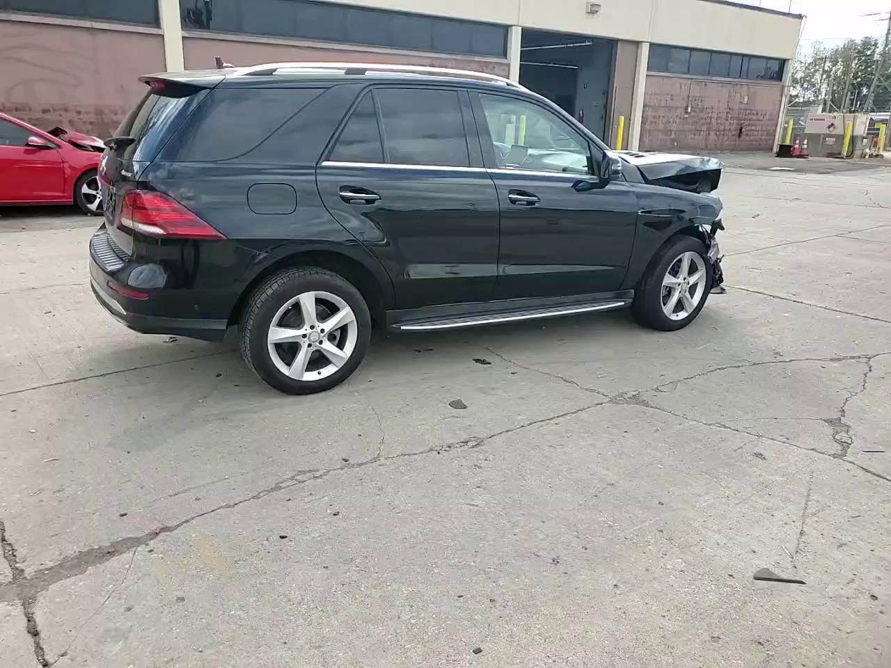 Фото: 4JGDA5HB8HA863499