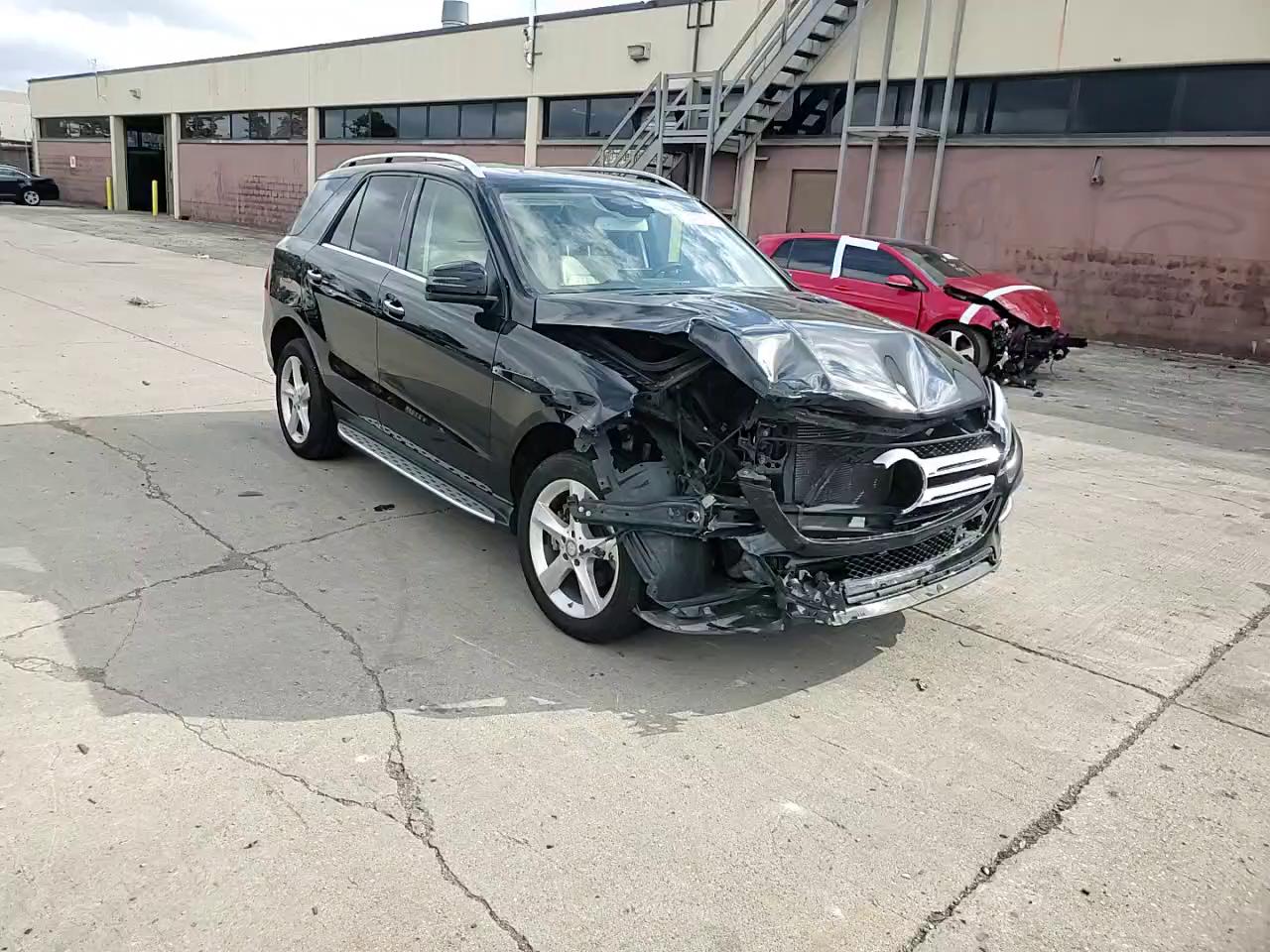 Фото: 4JGDA5HB8HA863499