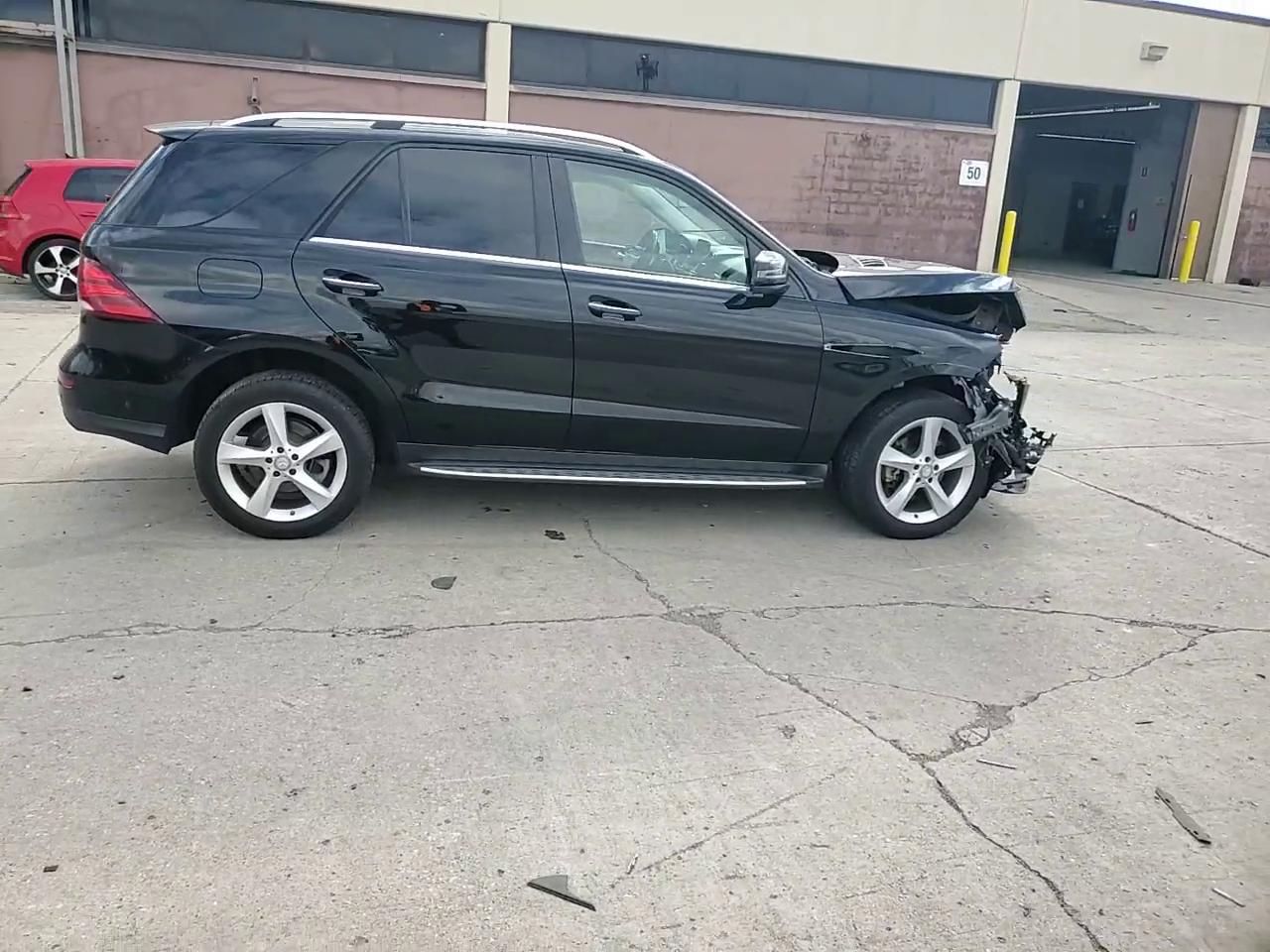 Фото: 4JGDA5HB8HA863499