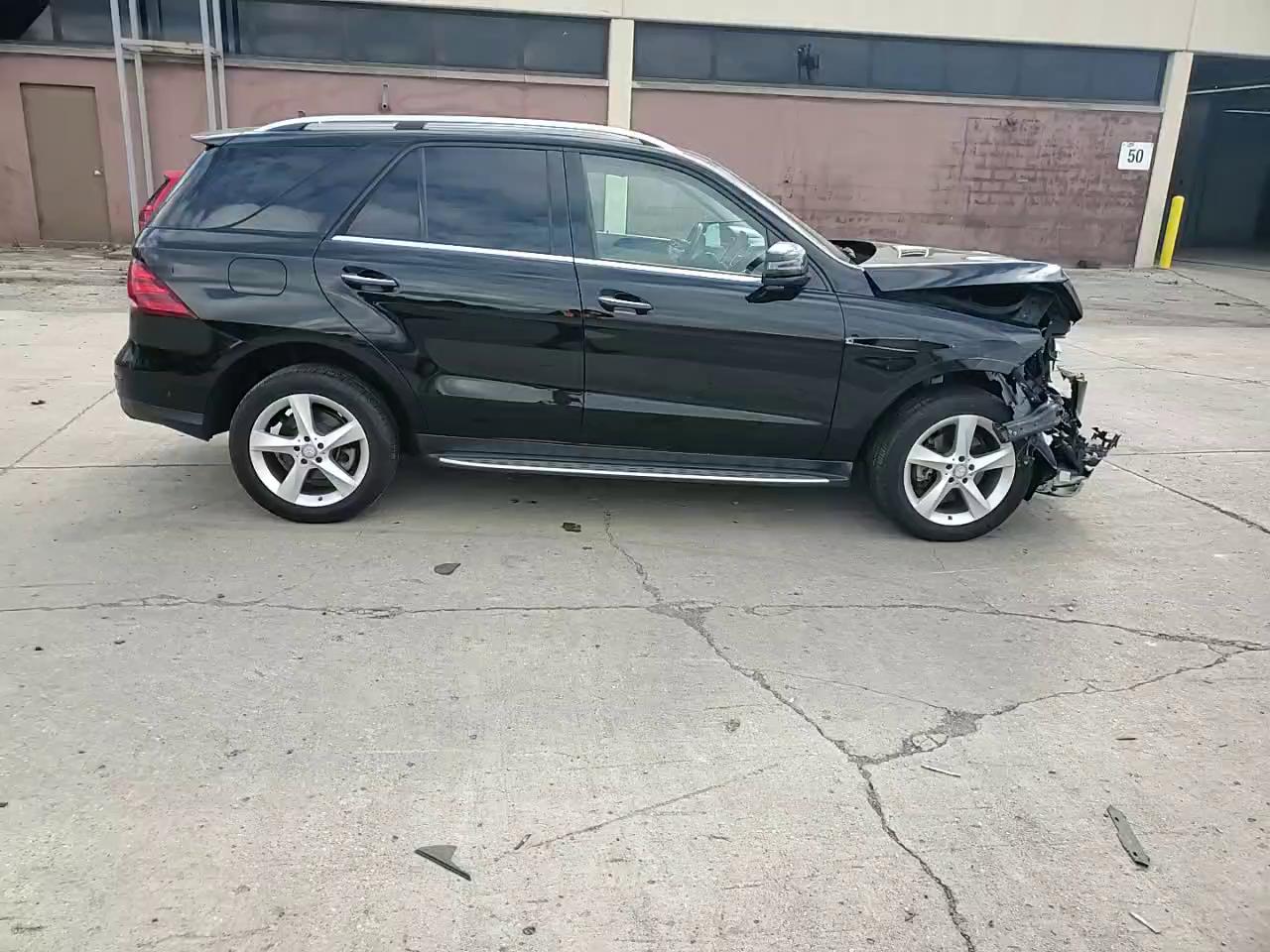 Фото: 4JGDA5HB8HA863499