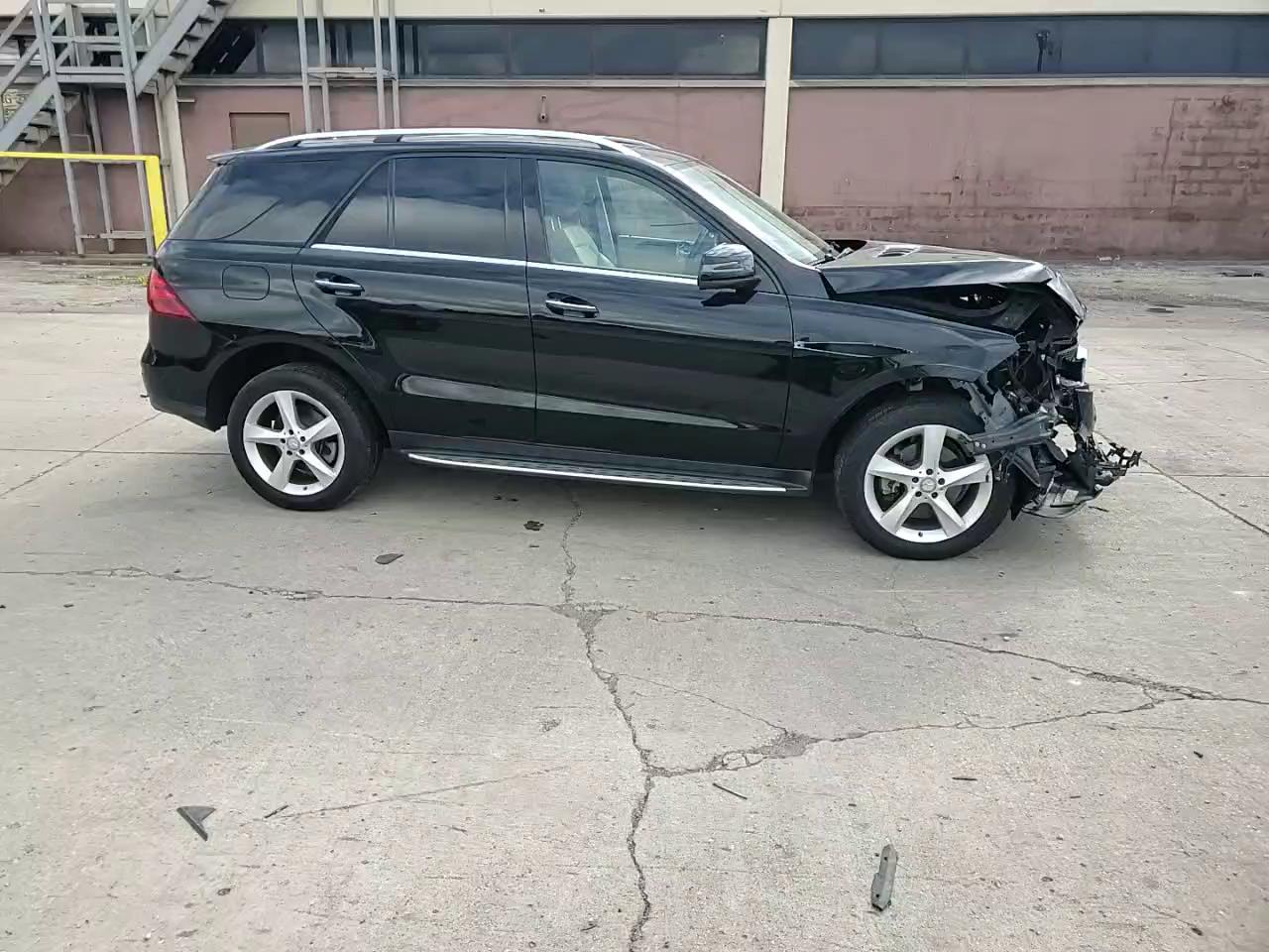 Фото: 4JGDA5HB8HA863499