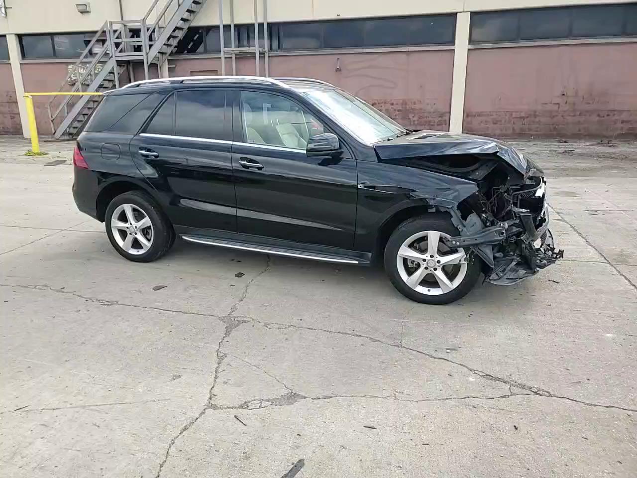 Фото: 4JGDA5HB8HA863499