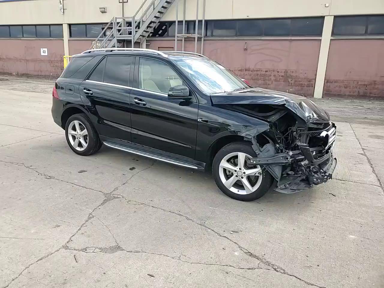 Фото: 4JGDA5HB8HA863499