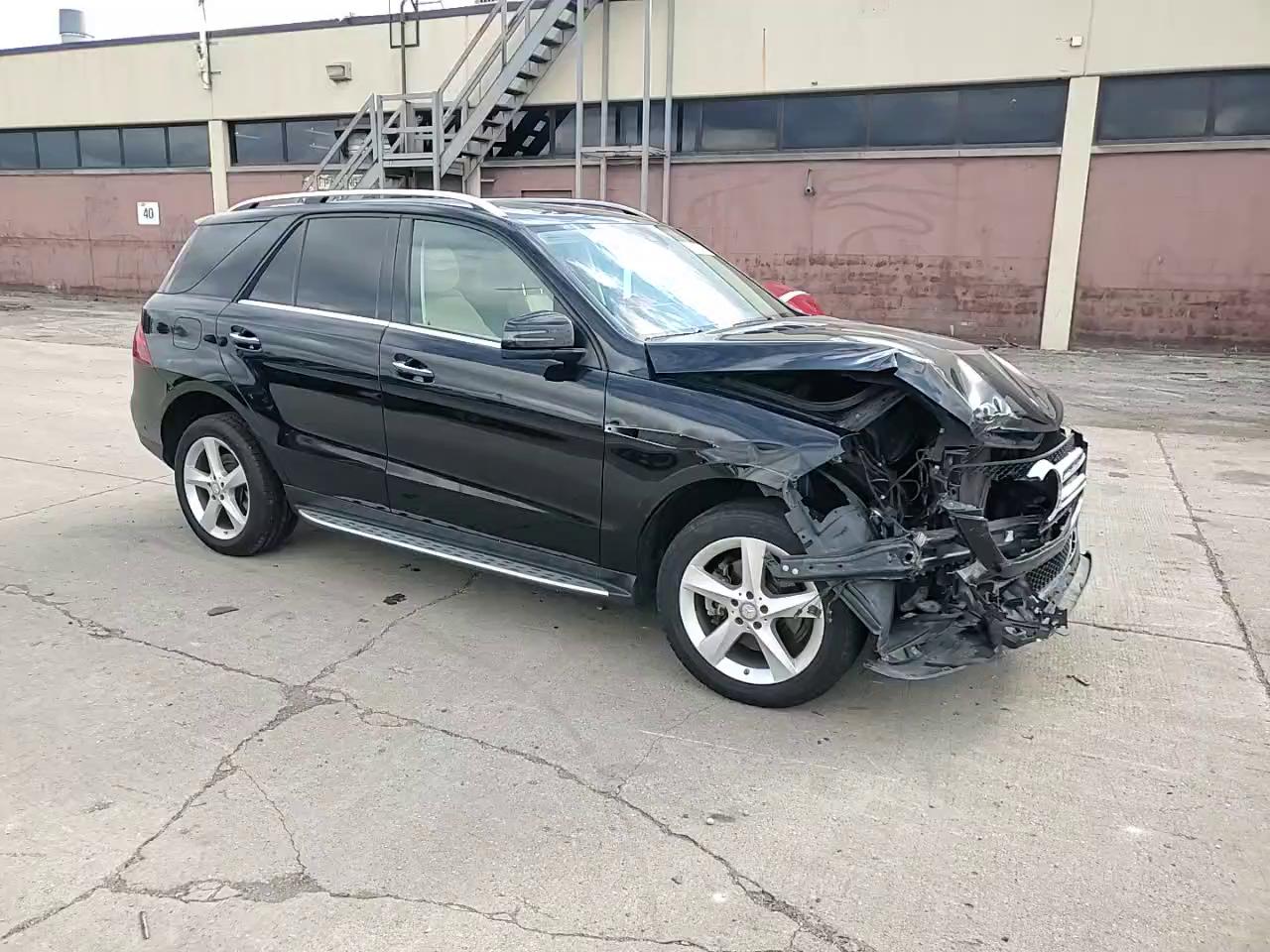 Фото: 4JGDA5HB8HA863499