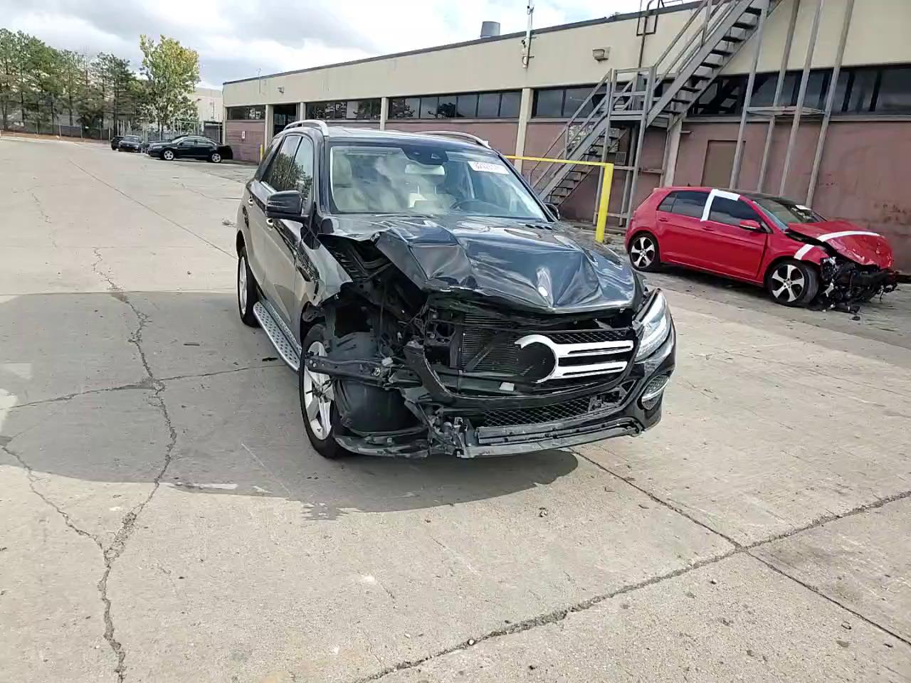 Фото: 4JGDA5HB8HA863499