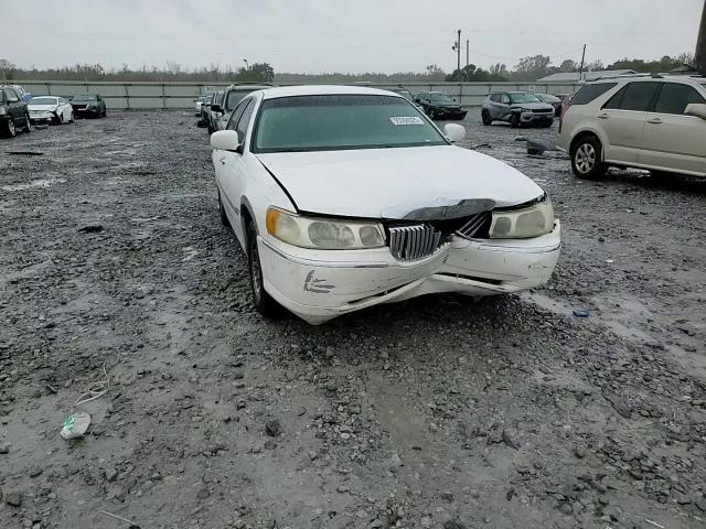 1999 Lincoln Town Car Signature VIN: 1LNHM82W2XY636529 Lot: 90594925