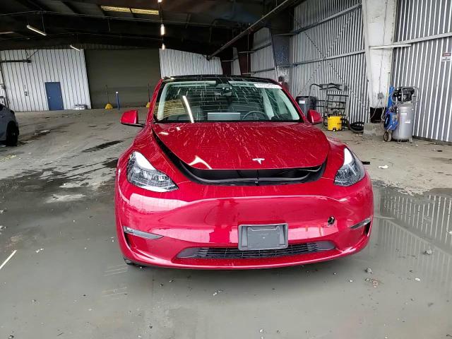 2024 Tesla Model Y VIN: 7SAYGAEE2RF153831 Lot: 84552935