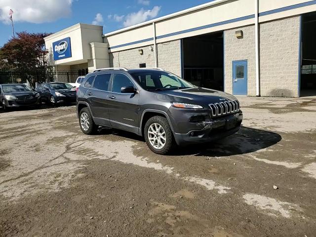 2016 Jeep Cherokee Latitude VIN: 1C4PJMCB8GW145875 Lot: 90926275
