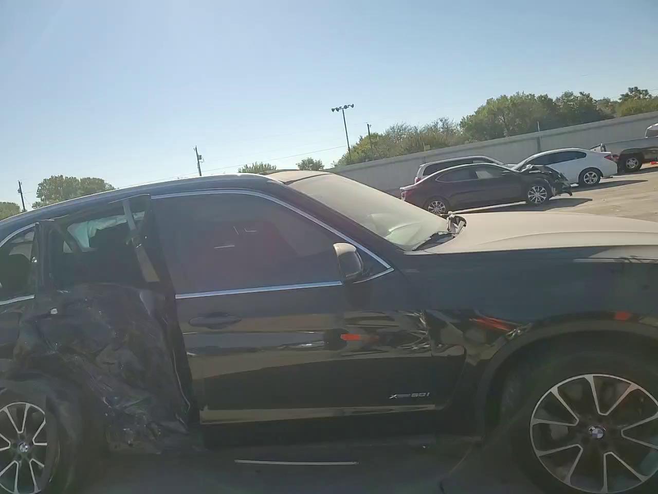 Фото: 5UXKR6C52J0U14728