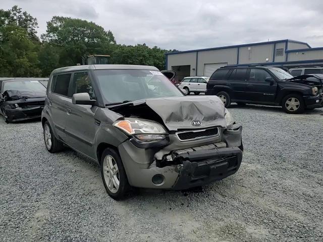 2010 Kia Soul + VIN: KNDJT2A20A7168575 Lot: 82276475
