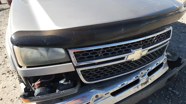 2005 Chevrolet Silverado K2500 Heavy Duty VIN: 1GCHK23245F853415 Lot: 82228315