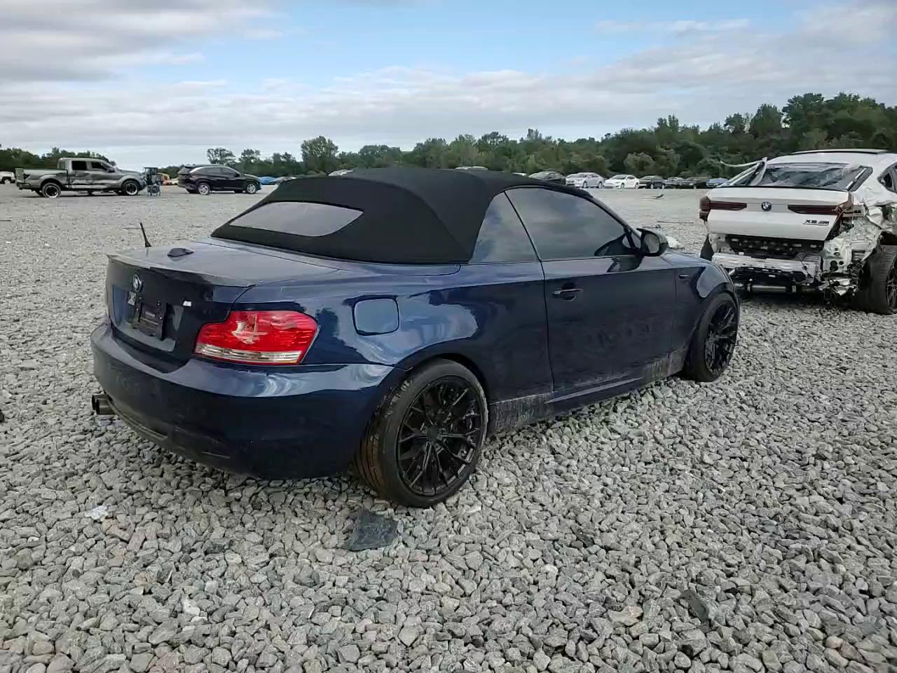 Фото: WBAUN7C53BVM25153