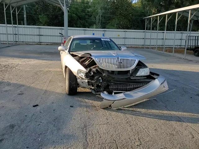 2003 Lincoln Town Car Executive VIN: 1LNHM81W93Y667014 Lot: 84549395