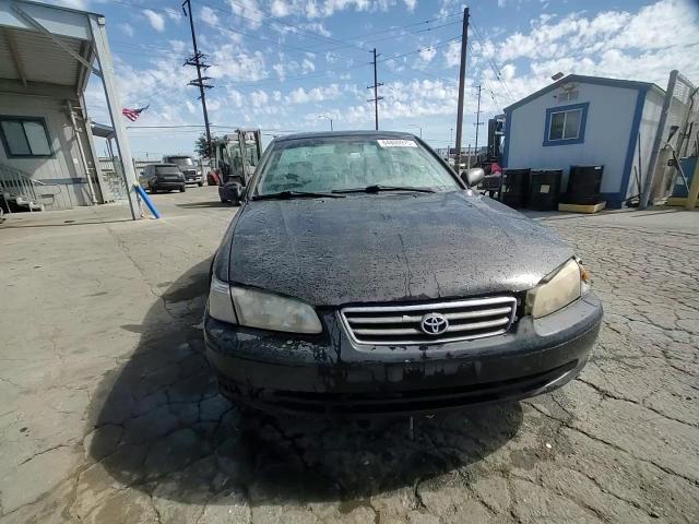 2000 Toyota Camry Le VIN: JT2BG28K5Y0402428 Lot: 84800975