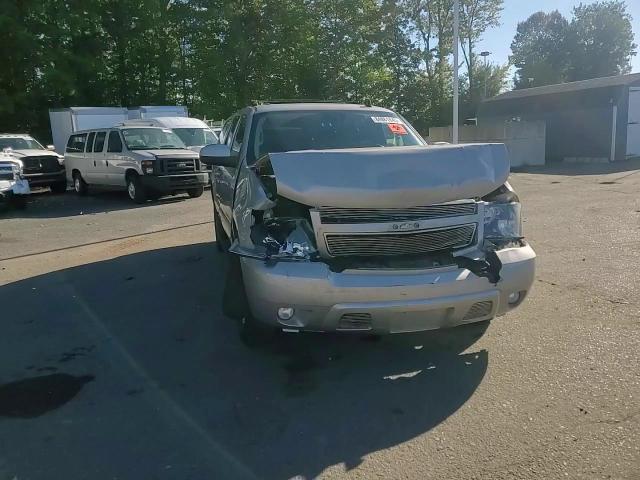 2007 Chevrolet Suburban K1500 VIN: 1GNFK16377J300447 Lot: 84861845