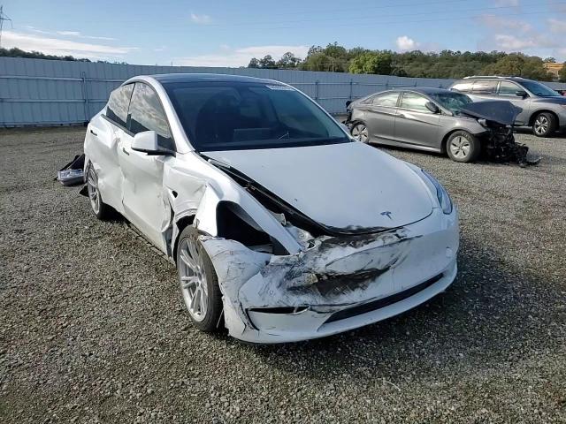 2022 Tesla Model Y VIN: 7SAYGDEE8NA021181 Lot: 84993315