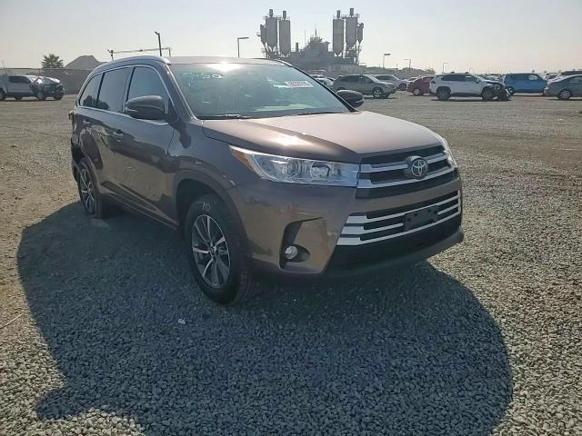 2018 Toyota Highlander Se VIN: 5TDKZRFH5JS245150 Lot: 90320785