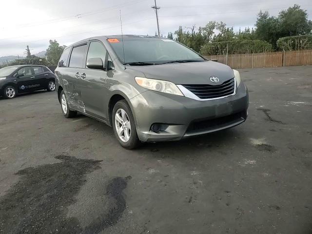 2012 Toyota Sienna Base VIN: 5TDKA3DC4CS015162 Lot: 82379165